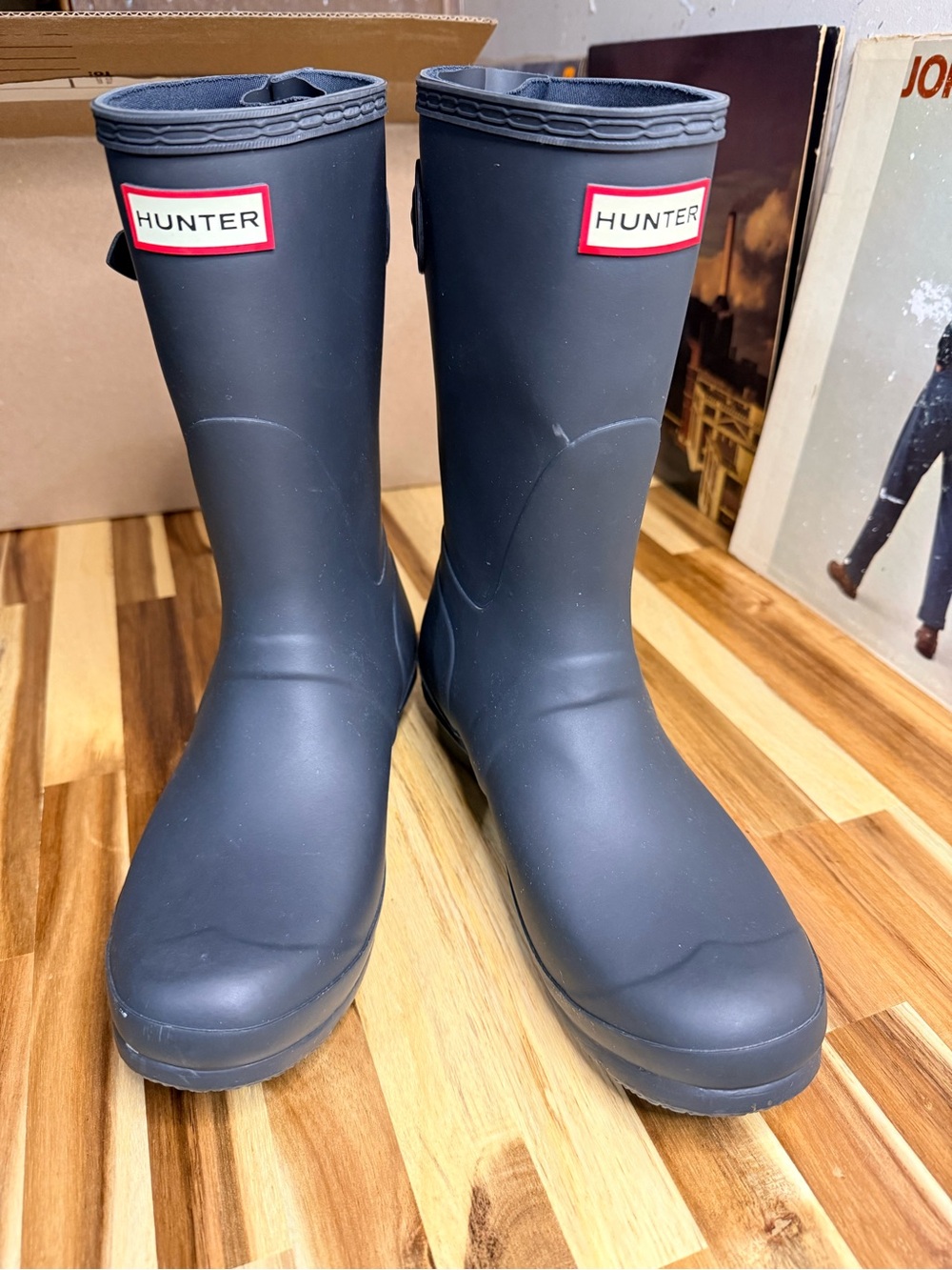 Hunter Matte charcoal Mid-Calf Boots EUC collegiate festival football fall cozy